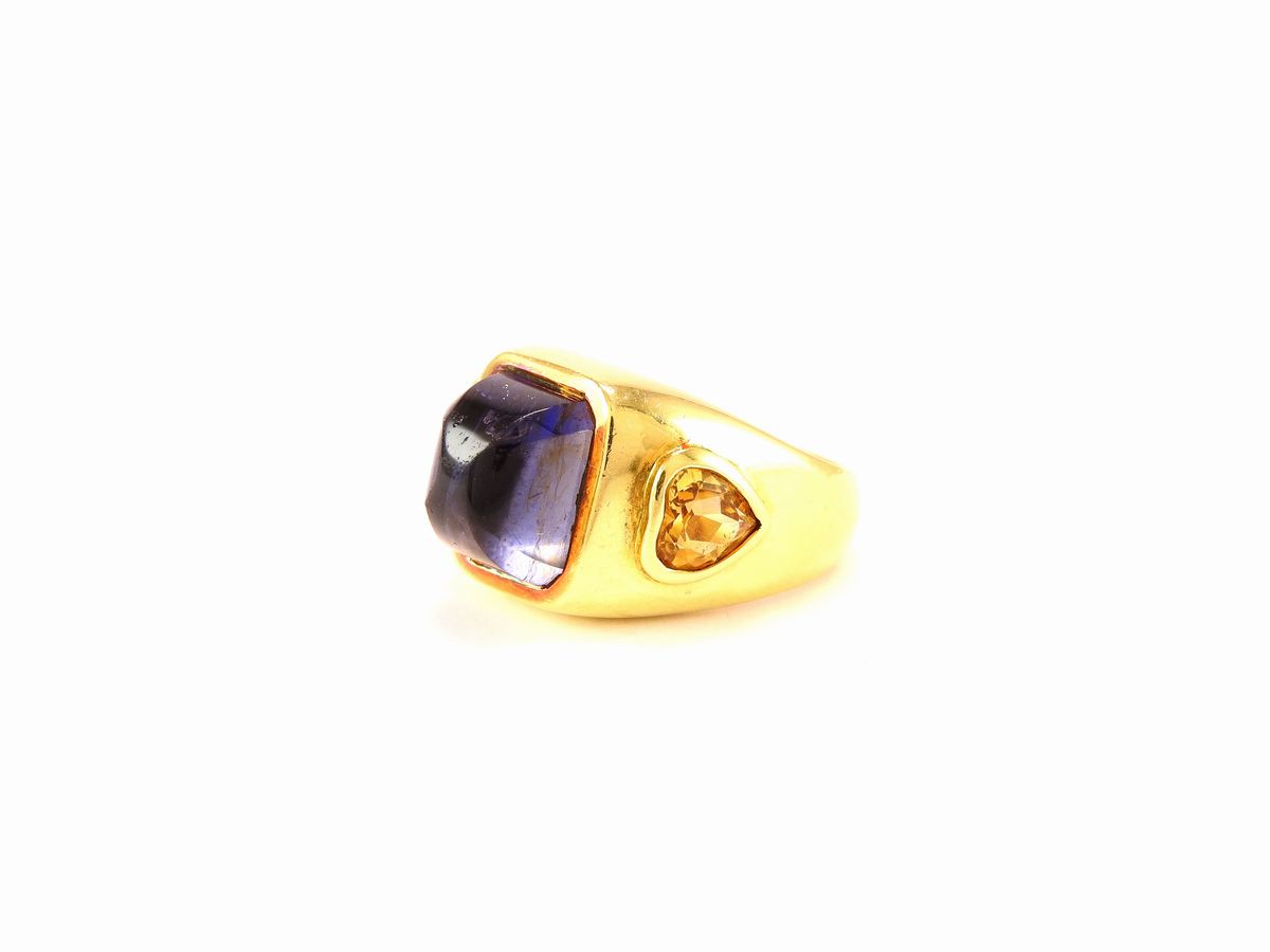 Anello in Oro Giallo con Iolite e Quarzi Citrini