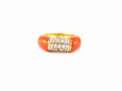 Anello in Oro Giallo e Bianco, Diamanti e Corallo Rosso