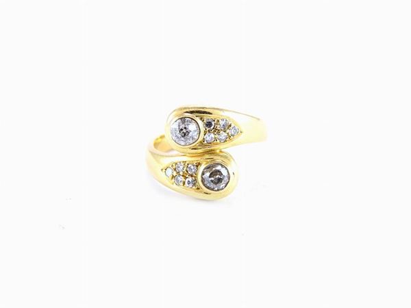 Yellow gold croisé ring with diamonds