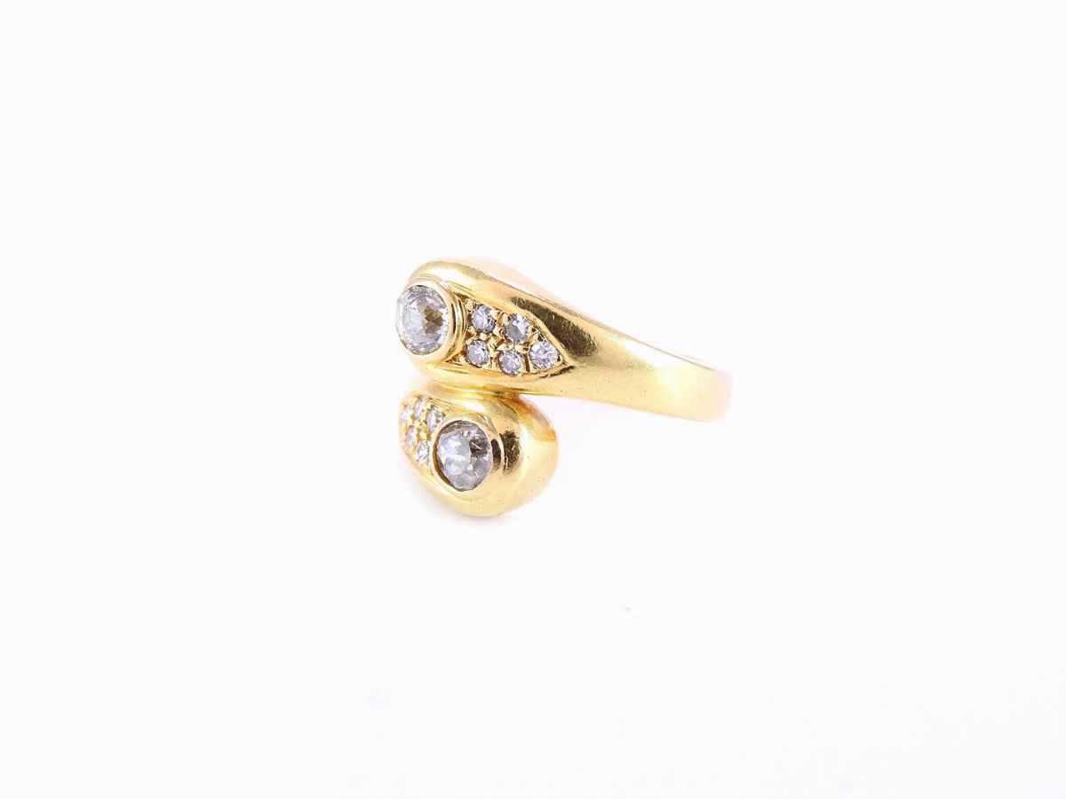 Anello Contrarié in Oro Giallo e Diamanti