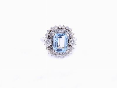 Anello a Margherita in Oro Bianco, Diamanti e Acquamarina