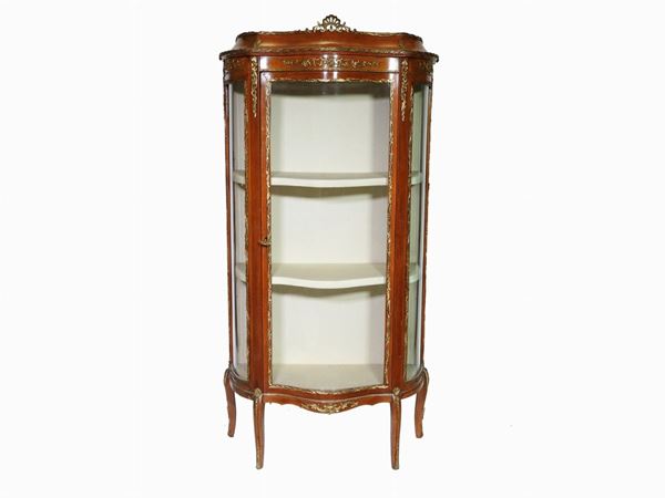 A Cherrywood Veneered Vitrine Cabinet  (late 19th/early 20th Century)  - Auction Furniture, Silver and Curiosities from a Roman House - I - Maison Bibelot - Casa d'Aste Firenze - Milano