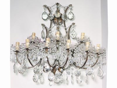 Coppia di Grandi Appliques in Metallo Brunito e Cristalli