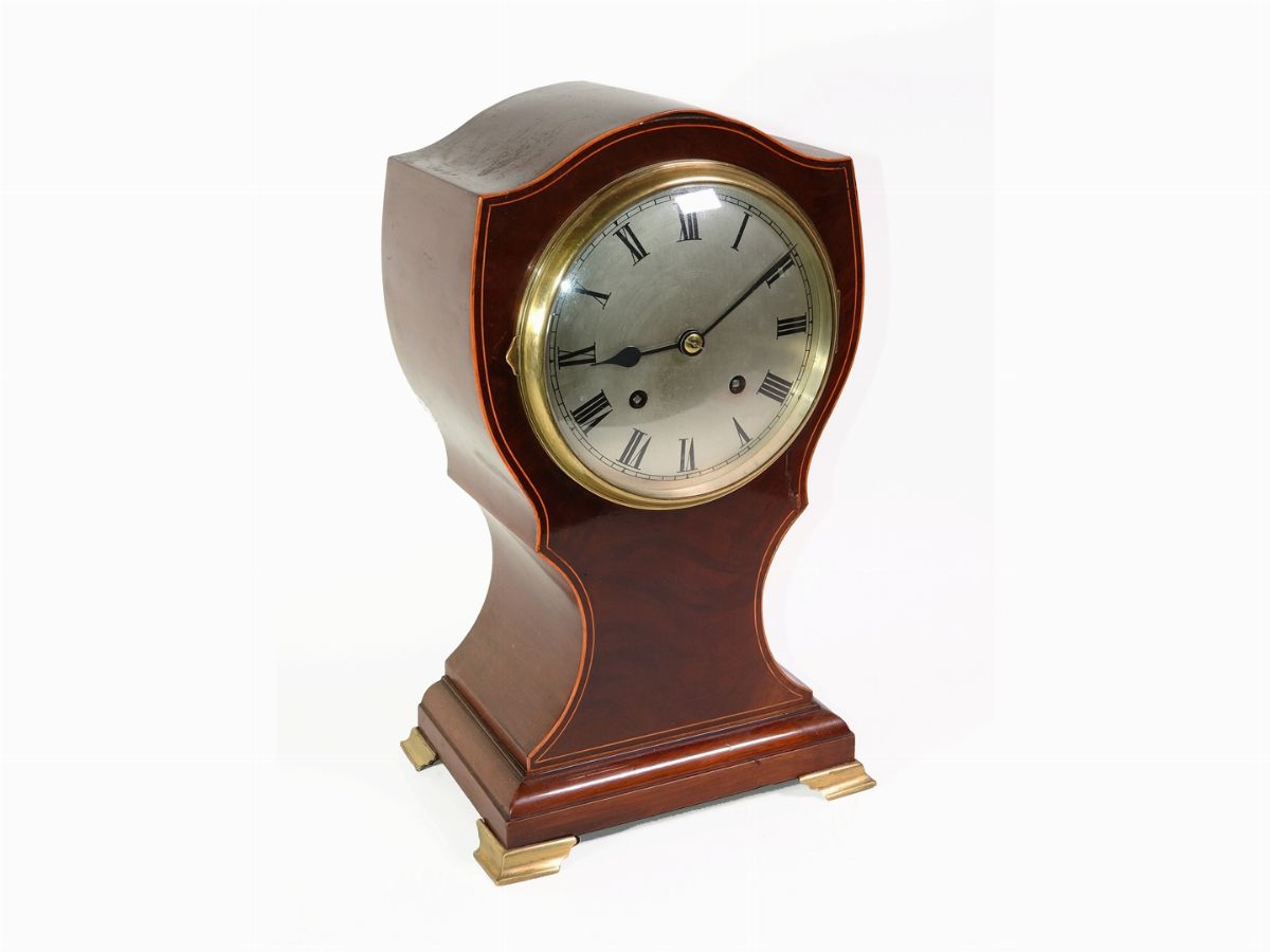 Orologio a Pendolo da Tavolo Impiallacciato in Mogano e Piuma di Mogano