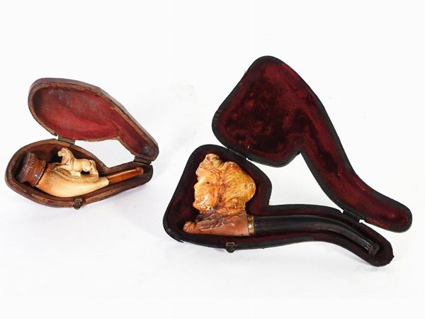 Two Carved Meerschaum Pipes  (19th Century)  - Auction Furniture, Silver and Curiosities from a Roman House - I - Maison Bibelot - Casa d'Aste Firenze - Milano