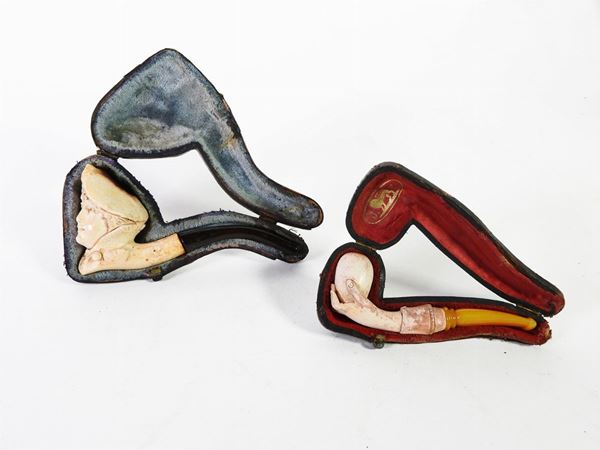 Two Carved Meerschaum Pipes  (19th Century)  - Auction Furniture, Silver and Curiosities from a Roman House - I - Maison Bibelot - Casa d'Aste Firenze - Milano
