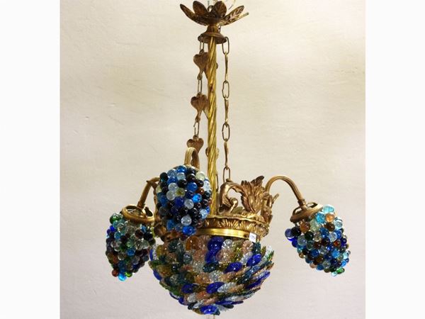Piccolo lampadario a paniere in bronzo dorato e vetri policromi