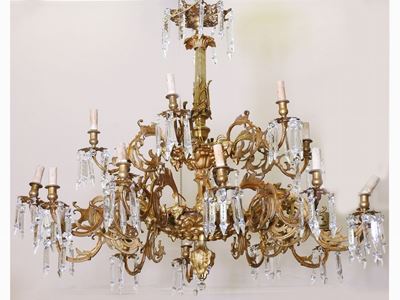 Grande Lampadario in Bronzo Dorato