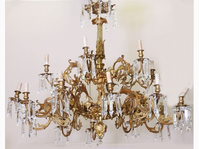 Grande Lampadario in Bronzo Dorato