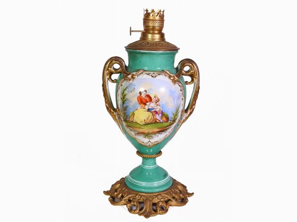 A Painted Porcelain Oil Lamp  (France, late 19th Century)  - Auction Furniture, Silver and Curiosities from a Roman House - I - Maison Bibelot - Casa d'Aste Firenze - Milano