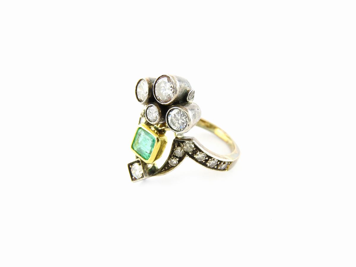 Anello in Oro Giallo, Argento, Diamanti e Smeraldo