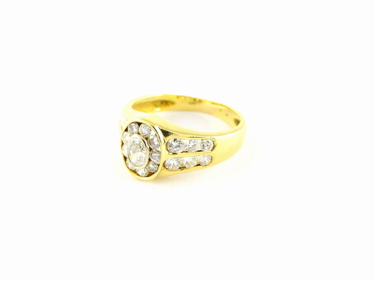 Anello in Oro Giallo e Diamanti