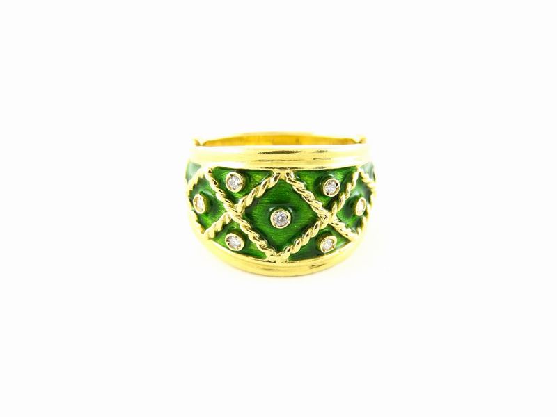 Anello a Fascia in Oro Giallo, Diamanti e Smalto Verde