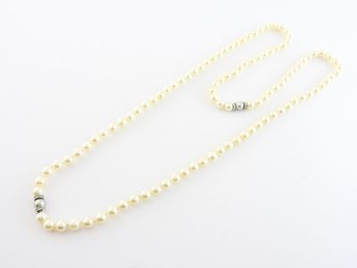 Collana di Perle Coltivate Akoya Bianche e Grigie, Oro Bianco e Diamanti