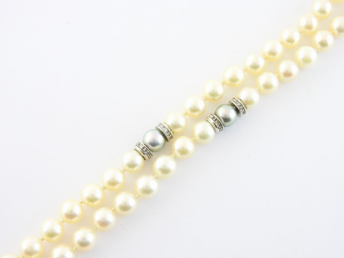 Collana di Perle Coltivate Akoya Bianche e Grigie, Oro Bianco e Diamanti