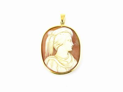 Pendente in Oro Giallo e Cammeo in Conchiglia