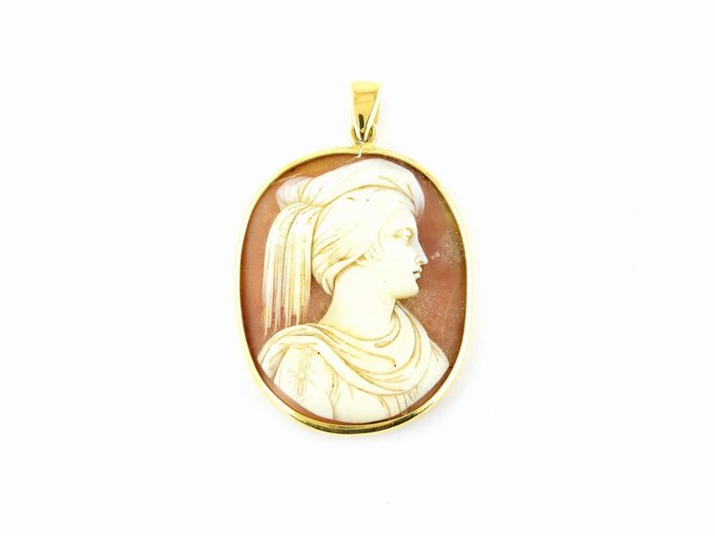 Pendente in Oro Giallo e Cammeo in Conchiglia