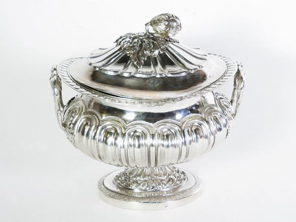 A Silver Sugar Bowl  (Borani Fils, Turin, 1824-1872)  - Auction Furniture, Silver and Curiosities from a Roman House - I - Maison Bibelot - Casa d'Aste Firenze - Milano