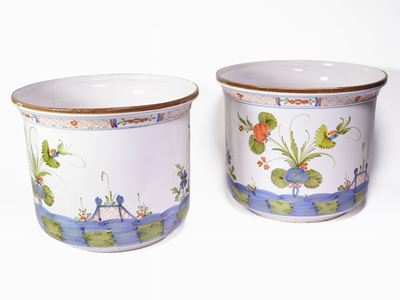 Coppia di Grandi Cachepots in Ceramica Policroma