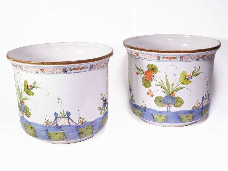Coppia di Grandi Cachepots in Ceramica Policroma