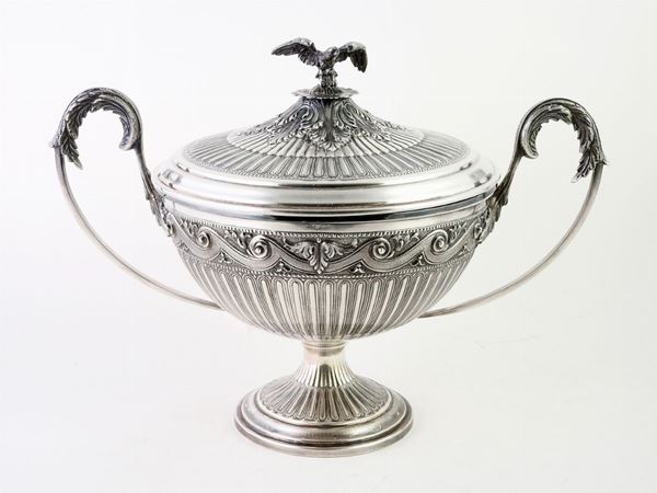 A Silver Round Soup Tureen