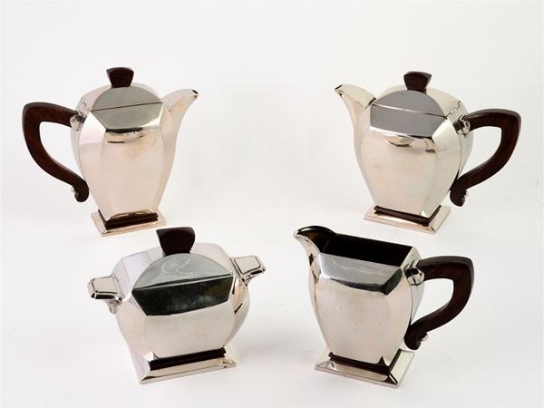 A Silver Tea and Coffee Set  (Art Déco Period)  - Auction Furniture, Silver and Curiosities from a Roman House - I - Maison Bibelot - Casa d'Aste Firenze - Milano