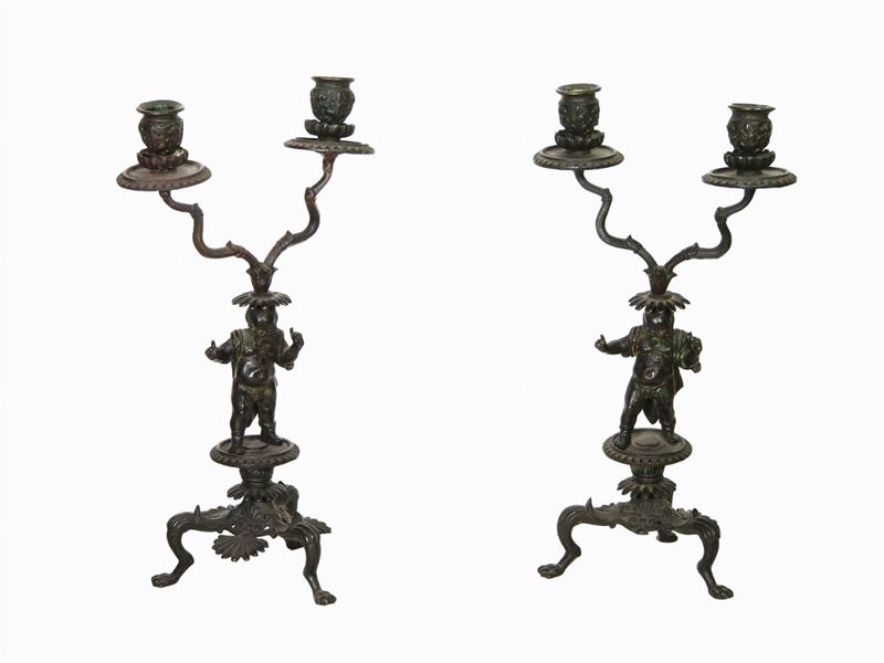 Coppia di Candelabri in Bronzo Brunito