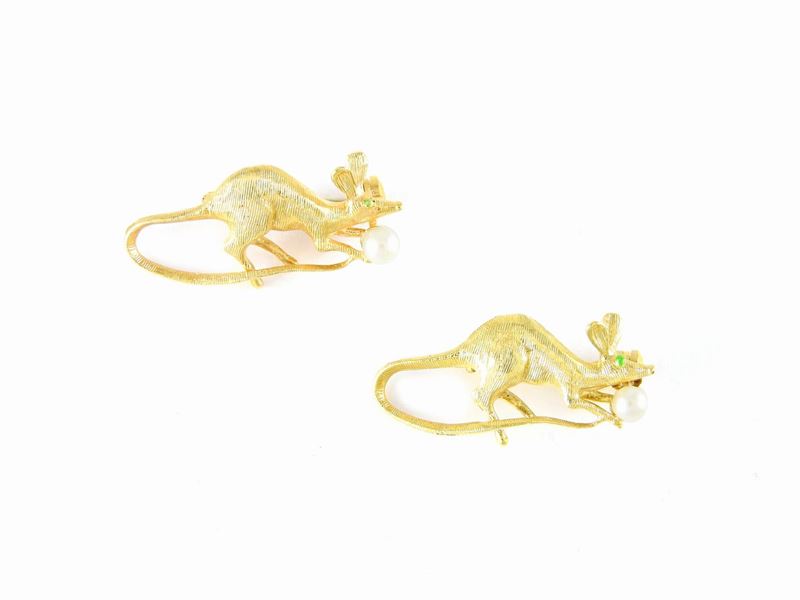 Coppia di Spille Animalier in Oro Giallo e Perle Coltivate Akoya