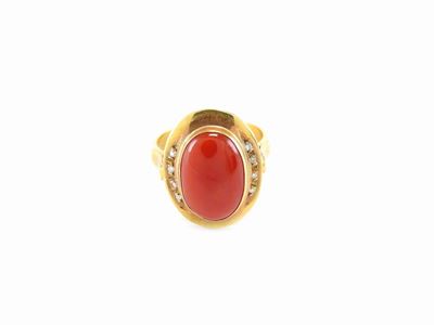 Anello in Oro Giallo, Diamanti e Corallo Moro
