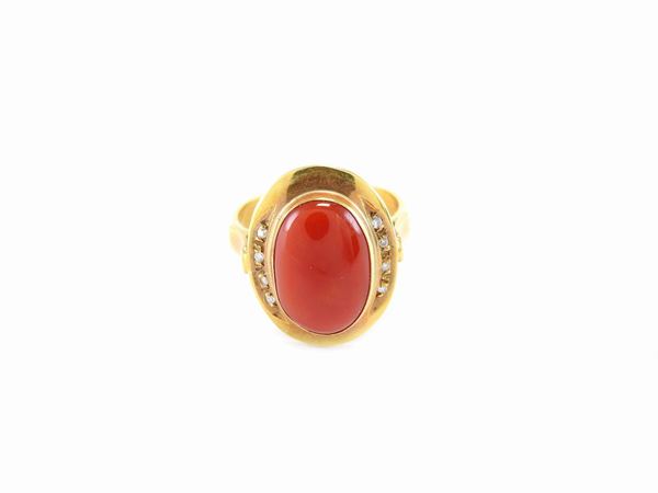 Yellow gold ring with dark red coral