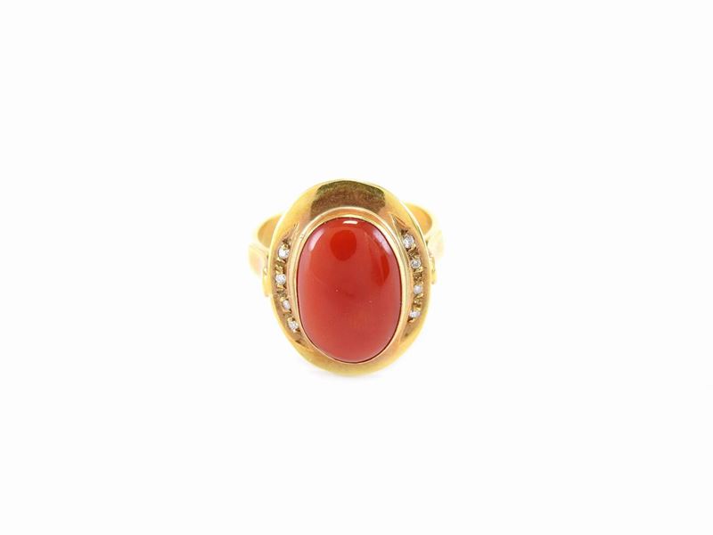 Anello in Oro Giallo, Diamanti e Corallo Moro