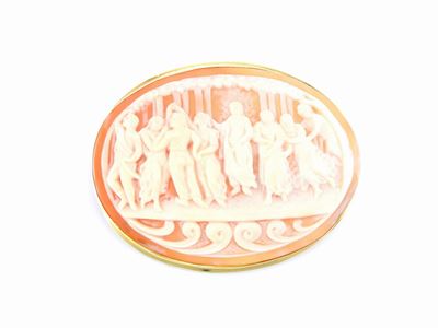 Spilla in Oro Giallo con Cammeo in Conchiglia