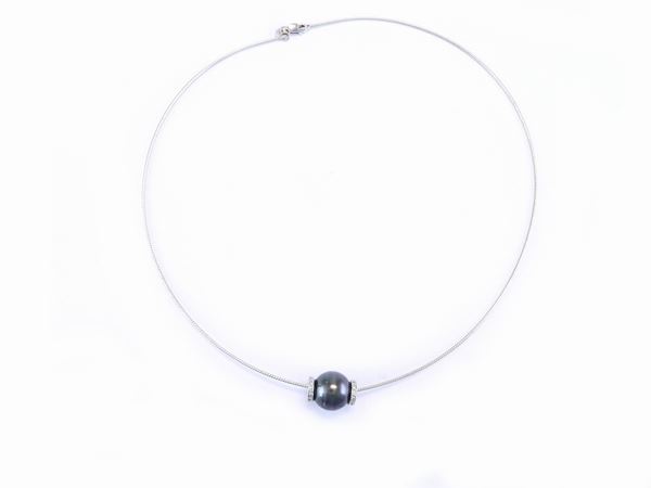 White gold necklace with diamonds and Tahiti black pearl