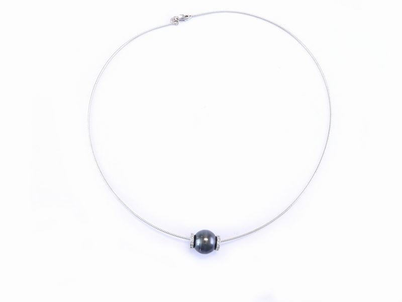 Girocollo in Oro Bianco, Diamanti e Perla Nera Tahiti