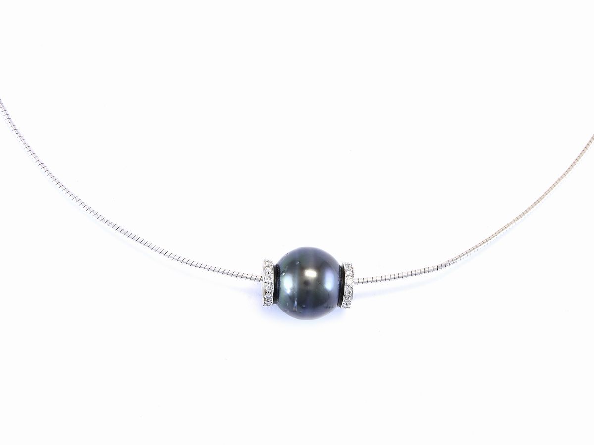 Girocollo in Oro Bianco, Diamanti e Perla Nera Tahiti
