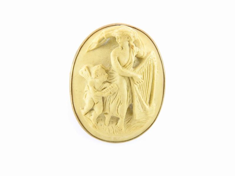 Cammeo in Pietra Lavica Montato in Metallo e Oro Giallo a Bassa Lega
