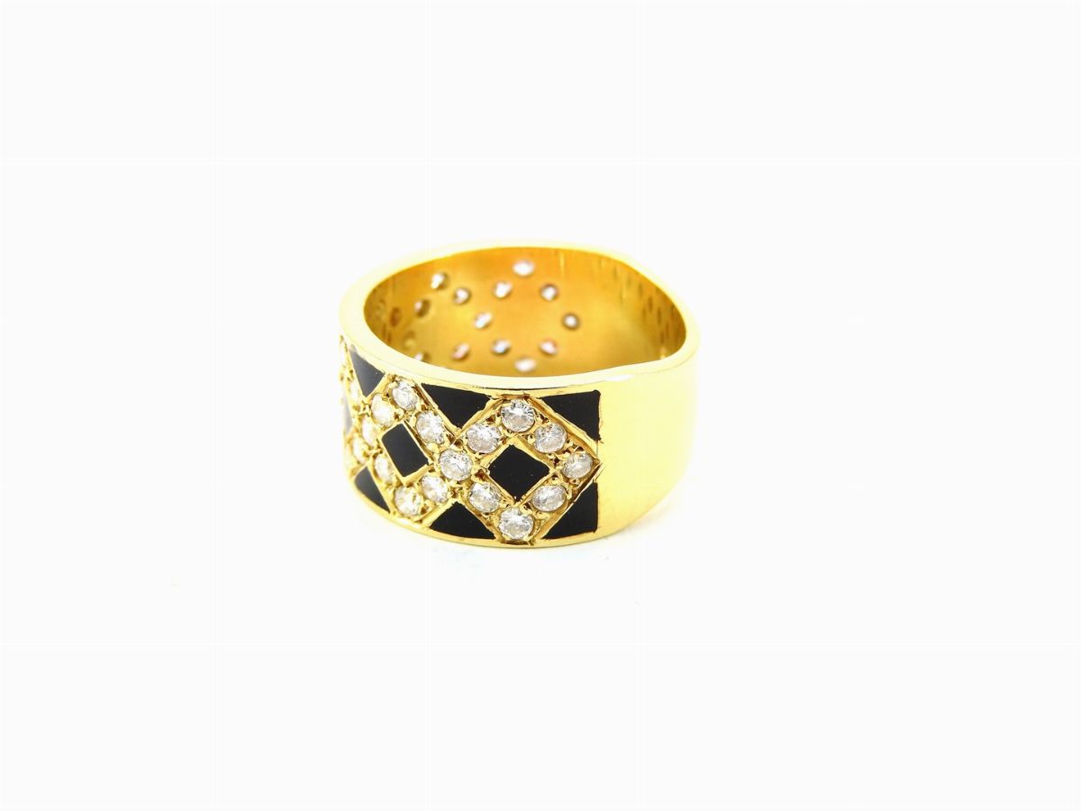 Anello a Fascia in Oro Giallo, Diamanti e Smalto Nero