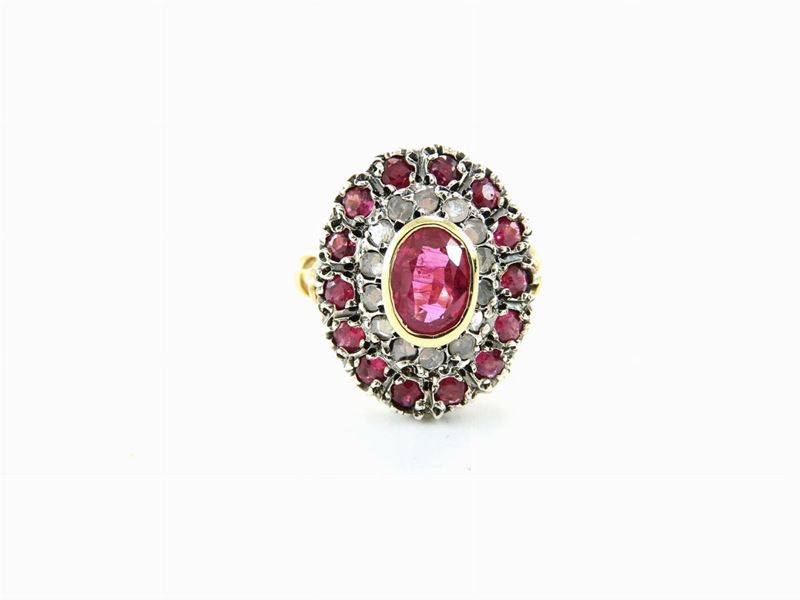 Anello a Margherita in Oro Giallo e Argento, Diamanti e Rubini