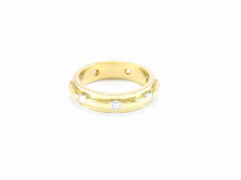 Anello in Oro Giallo e Diamanti