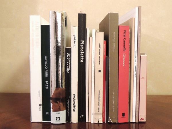 Sedici libri d'arte contemporanea: Pirri, Pistoletto, Pizzi Cannella  - Asta La Biblioteca d'arte di Laura Tansini - Maison Bibelot - Casa d'Aste Firenze - Milano