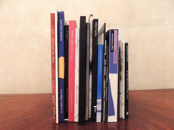 Dodici libri di arte contemporanea  - Asta La Biblioteca d'arte di Laura Tansini - Maison Bibelot - Casa d'Aste Firenze - Milano