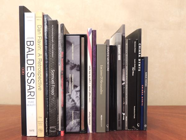 Diciannove libri di arte contemporanea: fotografie, performances, installazioni, land art  - Asta La Biblioteca d'arte di Laura Tansini - Maison Bibelot - Casa d'Aste Firenze - Milano