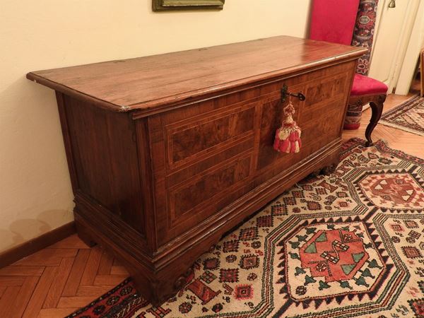 A Walnut and Burr Chest  - Auction House-Sale: Furniture, Old Master Paintings and Jewels from florentine house. - II - Maison Bibelot - Casa d'Aste Firenze - Milano