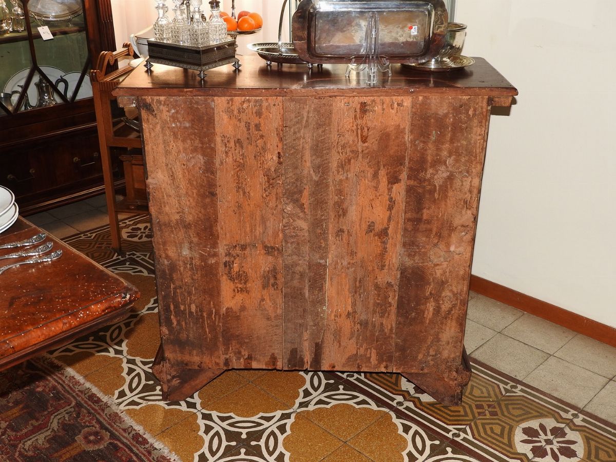 Piccola Credenza Rustica in Noce