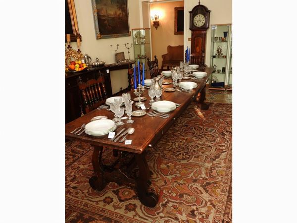 A Walnut Library Table  - Auction House-Sale: Furniture, Old Master Paintings and Jewels from florentine house. - II - Maison Bibelot - Casa d'Aste Firenze - Milano