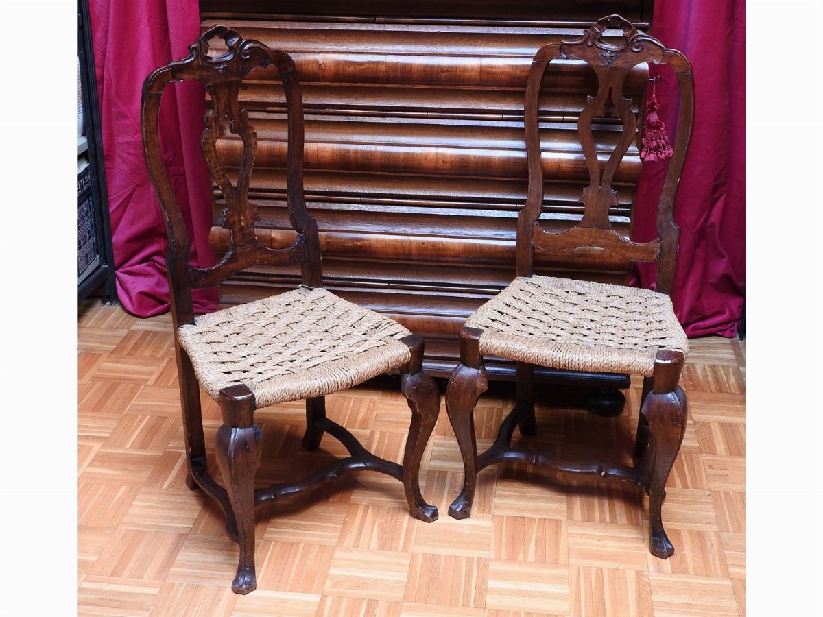 Serie di Sei Sedie Rustiche in Noce