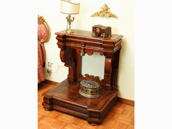 A Walnut and Burr Veneered Praying Stool  - Auction House-Sale: Furniture, Old Master Paintings and Jewels from florentine house. - II - Maison Bibelot - Casa d'Aste Firenze - Milano