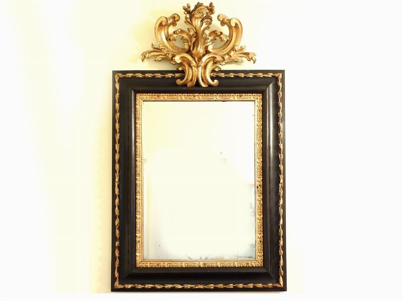 Cornice in Legno Ebanizzato e in Parte Dorato