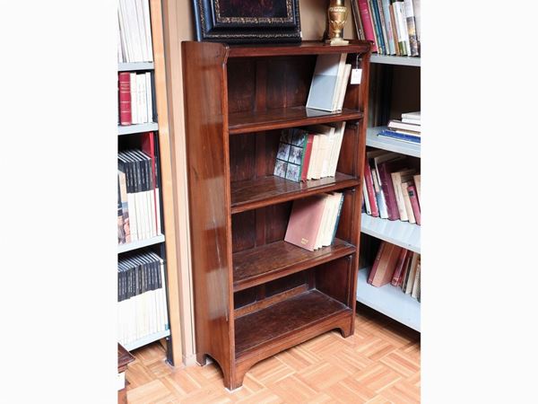A Small Walnut Bookcase  (early 20th Century)  - Auction House-Sale: Furniture, Old Master Paintings and Jewels from florentine house. - II - Maison Bibelot - Casa d'Aste Firenze - Milano