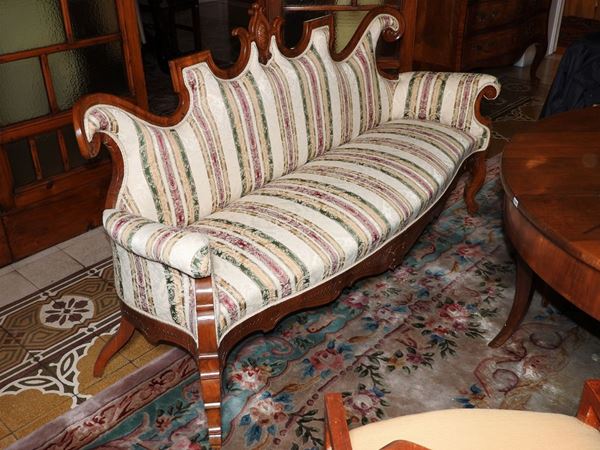 A Walnut Veneered Sofa  (mid 19th Century)  - Auction House-Sale: Furniture, Old Master Paintings and Jewels from florentine house. - II - Maison Bibelot - Casa d'Aste Firenze - Milano